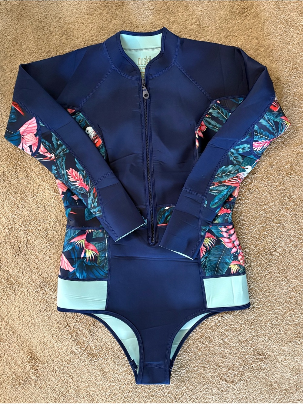 New DUSKII Neoprene Blend Women’s Long Sleeve Suit in size XL.